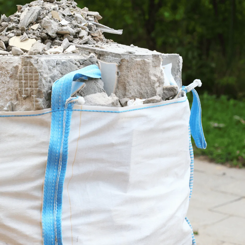 Big-bag rempli de gravats